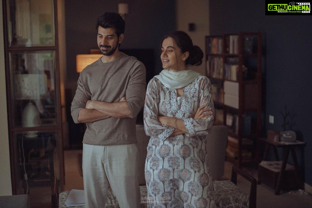 Taapsee Pannu Instagram - एक धागे में है उलझे यूँ के बुनते बुनते खुल गए हम थे लिखे दीवार पे बारिश हुई और धूल गए #Thappad