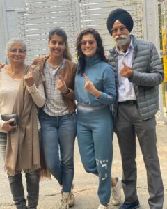 Taapsee Pannu Instagram - ‘Pannu Parivaar’ has voted.
Have you ?
#VoteDelhi 
#EveryVoteCounts