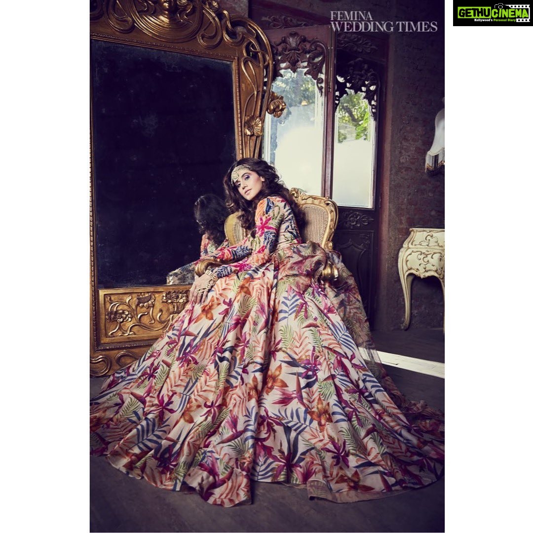 Taapsee Pannu Instagram - Everything in season... #FeminaWeddingTimes @feminaweddingtimes Photographer: @kadamajay Make-up: @bymaniasha (Faze Management) Hair: @baltazar_michel (Jean-Claude Biguine India) Styling: @lynnsight Outfit: @mahimamahajanofficial Maathapatti: @rambhajo Haathphool: @razwada.jewels Creative Direction: @gopalikavirmani Location: The Great Eastern Home, Byculla