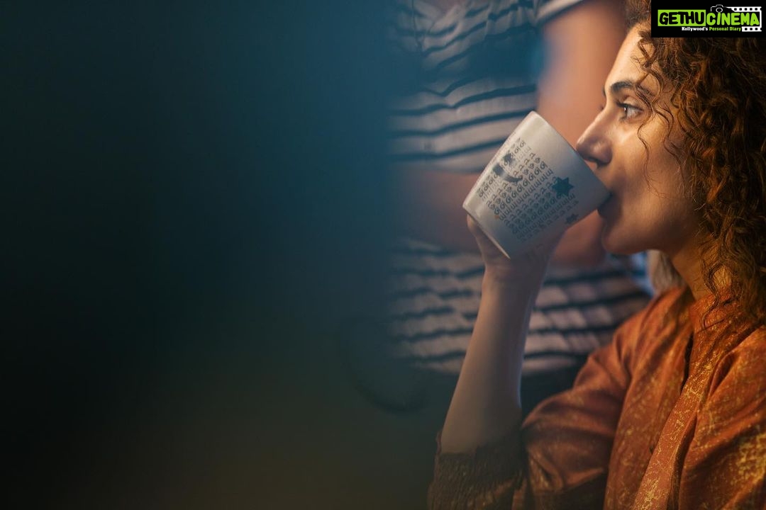 Taapsee Pannu Instagram - Coffee makes me a nicer person..... sachchi! #CoffeeLover #WorkMode