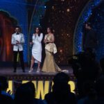 Taapsee Pannu Instagram - I hope @tusharhiranandani after this you never have to answer the question that why you took ‘us’ to play older characters! Thank you jury at #StarScreenAwards for this acknowledgement and our two ‘Hira(s)’ @tusharhiranandani and @nidhiparmarhira who really toiled hard for this one. Thankq @shooterdadiofficial @shooterdadi for trusting us with your story. And my dear ‘Jiji’ @bhumipednekar ...... yo toh hona hi tha 😉 🙌🏼