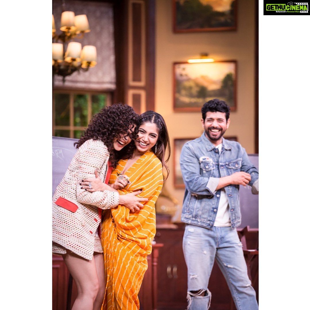 Taapsee Pannu Instagram - And let’s continue the laughter with #Backbenchers today on #FlipkartVideos coz the daadis of #SaandKiAankh are finally going to school along with our coach @itsviineetkumar The cute dean @farahkhankunder was rather easy on us I must say !