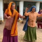 Taapsee Pannu Instagram - ‪When daadis were left on the dance floor! ‬ ‪Try n catch our hook moves !! 😜‬ ‪#SaandKiAankh ‬