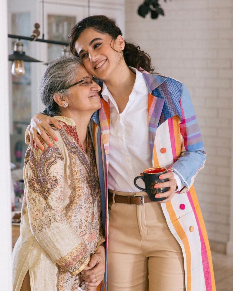 Taapsee Pannu Instagram - And she saw it..... And I saw it WITH HER.... And she said “tereko acting aa gayi hai” yet another time 🙄 My mother is truly a woman of VERY LIMITED words. You all make sure you take your mother along. This one is for her! #SaandKiAankh
