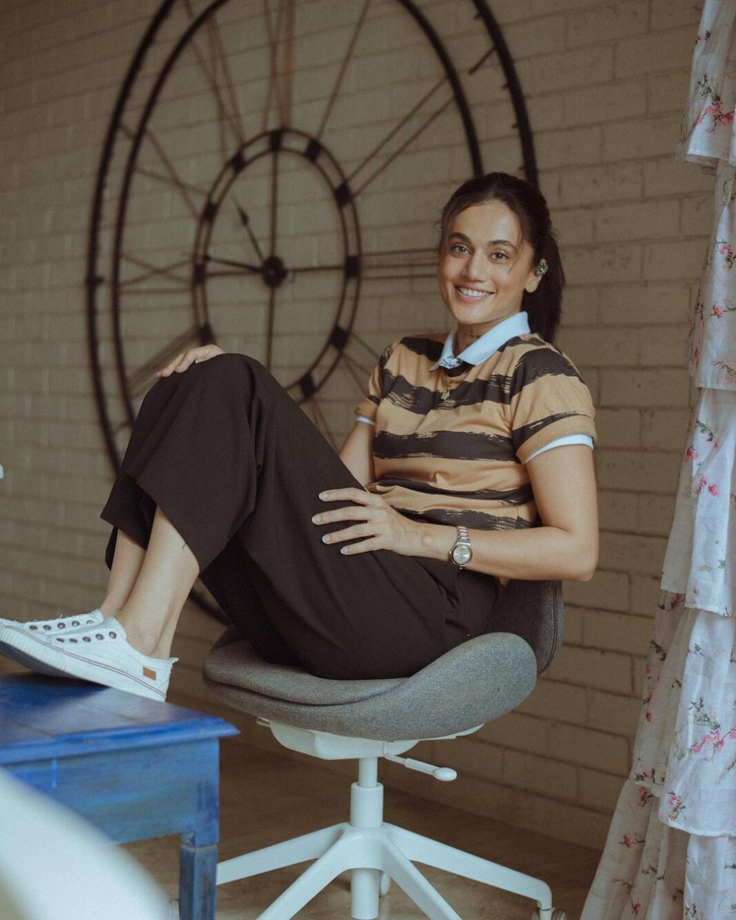 Taapsee Pannu Instagram - RASHMI goes back to school! #RashmiRocket #PromotionsInFullSwing