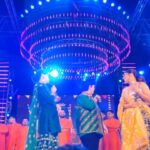 Taapsee Pannu Instagram – And that’s called KICKSTARTING NAVRATRI SEASON hitting the ‘Bull’s eye’ With the one n only… @falgunipathak12 
#SaandKiAankh
P.S- 1. Pardon the non sync performance, we were too excited to dance on this song.
2. Those twirls of @bhumipednekar Were not part of our choreography ✋🏽
3. That gentleman with red kurta got too excited for the close up view n blocked me 🤷🏻‍♀️
Baaki sab ‘saaru che ‘ 
Diwali tak chalega yeh naach gaana!