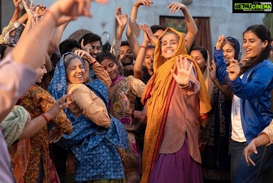 Taapsee Pannu Instagram - Trailer out today at 2pm! Let’s begin the celebration already !!! #SaandKiAankh @bhumipednekar @itsvineetsingh #PrakashJha @tusharhiranandani @anuragkashyap10 @sarkarshibasish @nidhiparmarhira @reliance.entertainment @shooterdadiofficial @shooterdadi @zeemusiccompany @shaadrandhawa @kamalgianchandani @pvrpictures