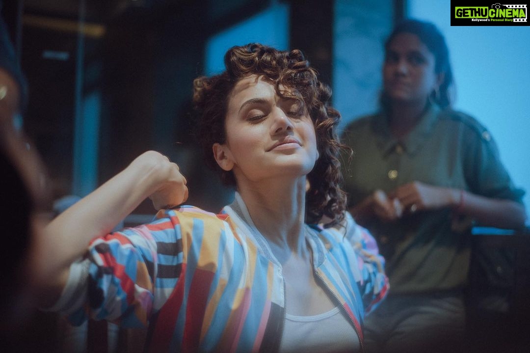 Taapsee Pannu Instagram - When I wake up like ......