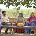 Taapsee Pannu Instagram - 65 साल के हो गए पर आम खाने का मज़ा अभी भी उतना ही है । #SaandKiAankh #ThisDiwali 📷 : @khamkhaphotoartist