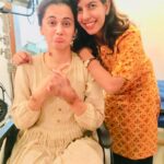 Taapsee Pannu Instagram – When your prosthetics artist is so good that people forget to read the caption and understand what it really means ! 🙄
#GameOver #SheDidIt