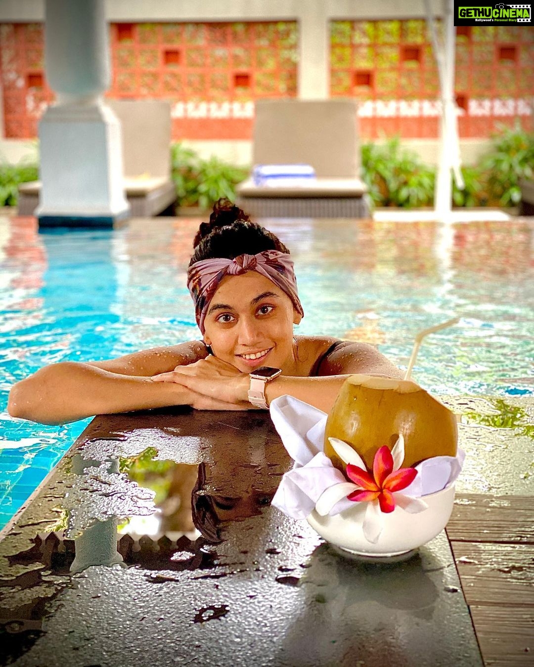 Taapsee Pannu Instagram - The downtime I miss … Heritage bunglow, beautiful architecture and a pool to drown all stress ! My lockdown favourite get away ! @amastays_trails #amãstaysandtrails #TheBungalowIsYours #myamãhome #VillaSiolim