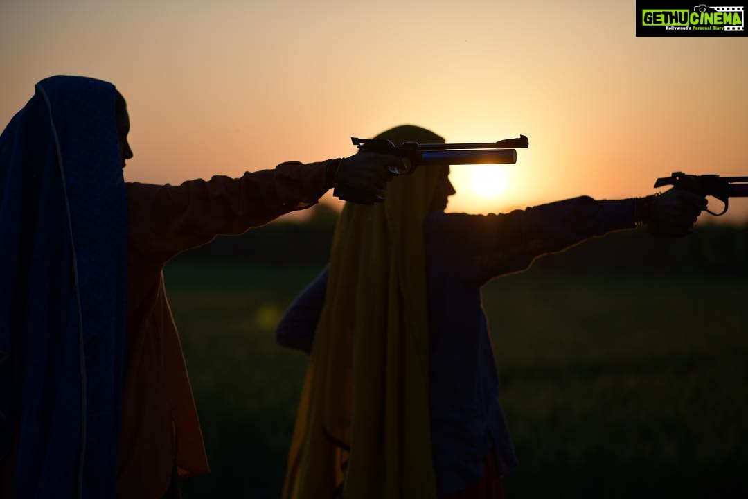 Taapsee Pannu Instagram - And the curtains drop on this one..... One word that will come in my mind when I think of #SaandKiAankh will be ‘Conviction’ The one word that brought so many hearts and mind under this beautiful umbrella. Saying goodbye isn’t my forte ... so I walk away after packup leaving a piece of my heart with this ‘family’ forever n ever !