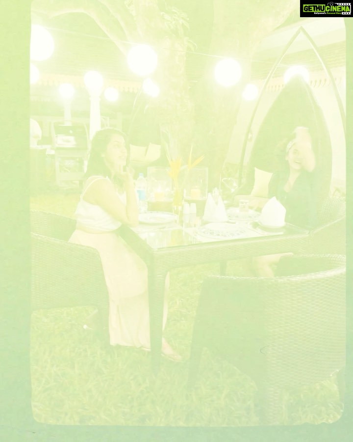 Taapsee Pannu Instagram - Good place, Good food, Good company. Something that made the stay memorable! Barbecue night with my date at a Serene, Safe and Secure villa at @amastays_trails #amãstaysandtrails #TheBungalowIsYours #myamãhome #VillaSiolim