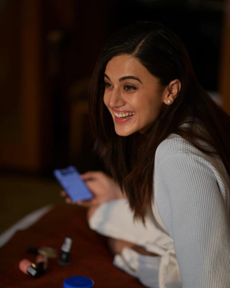 Taapsee Pannu Instagram - Sitting here in Johri and reading all your messages for #Badla fills my heart with so much gratitude! You have made this film a memorable one for all of us ! Keep sending more n more love. I can never have enough of it! ❤️🙏🏼🤗