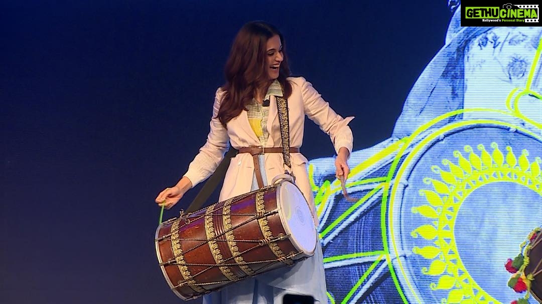 Taapsee Pannu Instagram - When you are happy and u know it ....... dhol bajao oyeee!!! #MeTheChange @thequint