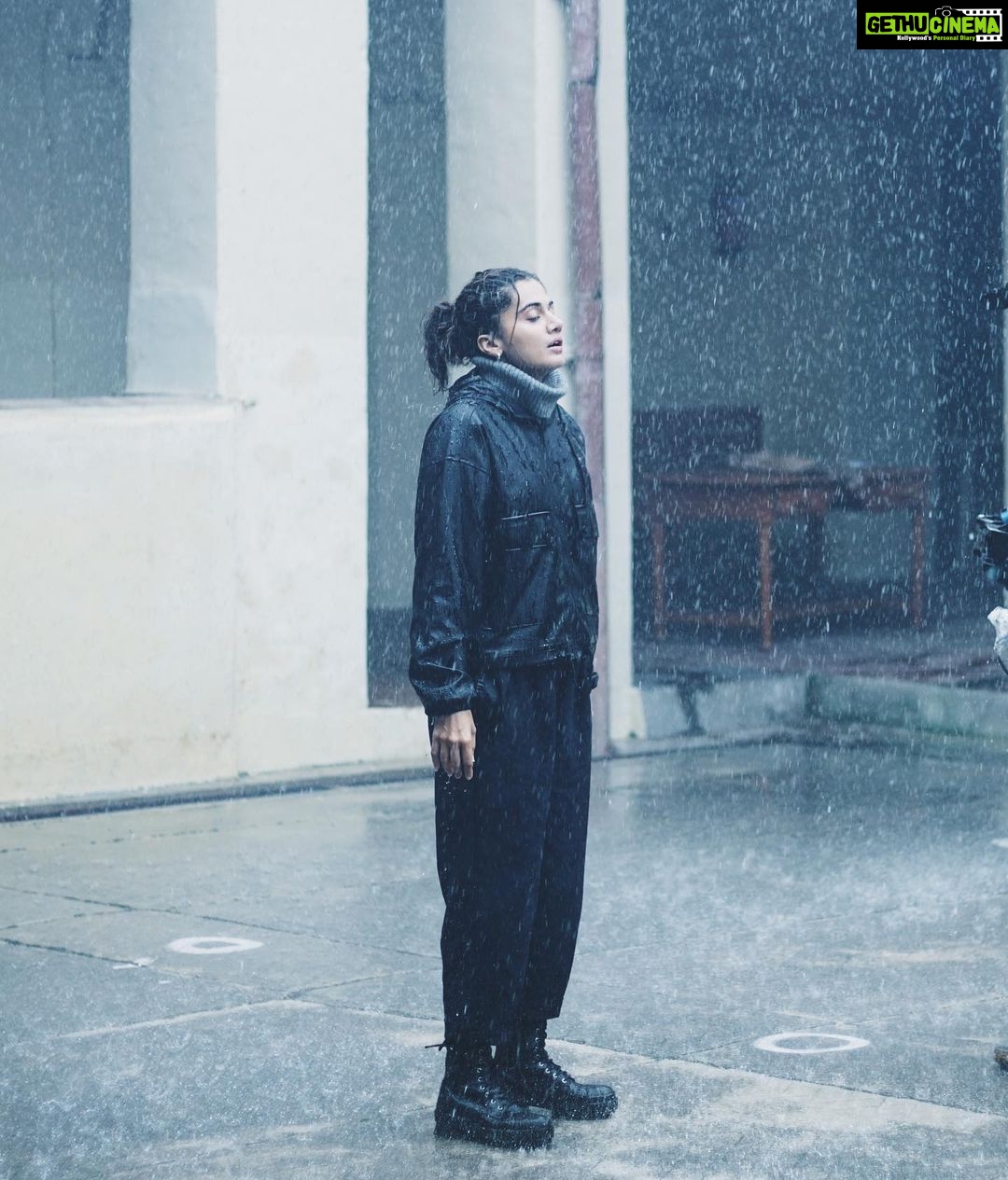 Taapsee Pannu Instagram - Not the person who enjoys being in the rain ! More like someone who enjoys just seeing the rain! Things you do for the love of your job 🤷🏻♀️ #Blurr