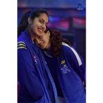 Taapsee Pannu Instagram - Coz this shoulder will never leave me ! 👯‍♀️👭👩‍❤️‍💋‍👩 #SiblingLove 📷: @khamkhaphotoartist