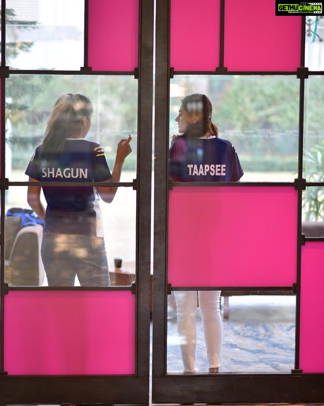 Taapsee Pannu Instagram - Puchiiiiii and Pink ! ❤️🌸 📷: @khamkhaphotoartist