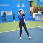 Taapsee Pannu Instagram - Today when I finally picked a tennis racket it was in an ATP @maharashtraopen tournament along with some legendary players. This will be memorable and that’s not just coz I looked like the biggest fool on court ! 🙈 That’s @7acespune trying their hand at tennis ! Coz after all it’s all happening in our home town Pune!