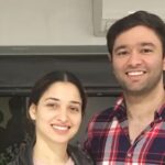 Tamannaah Instagram – Happy birthday pupu ❤️❤️❤️ @anandsbhatiamd 

Love you to the moon and back .