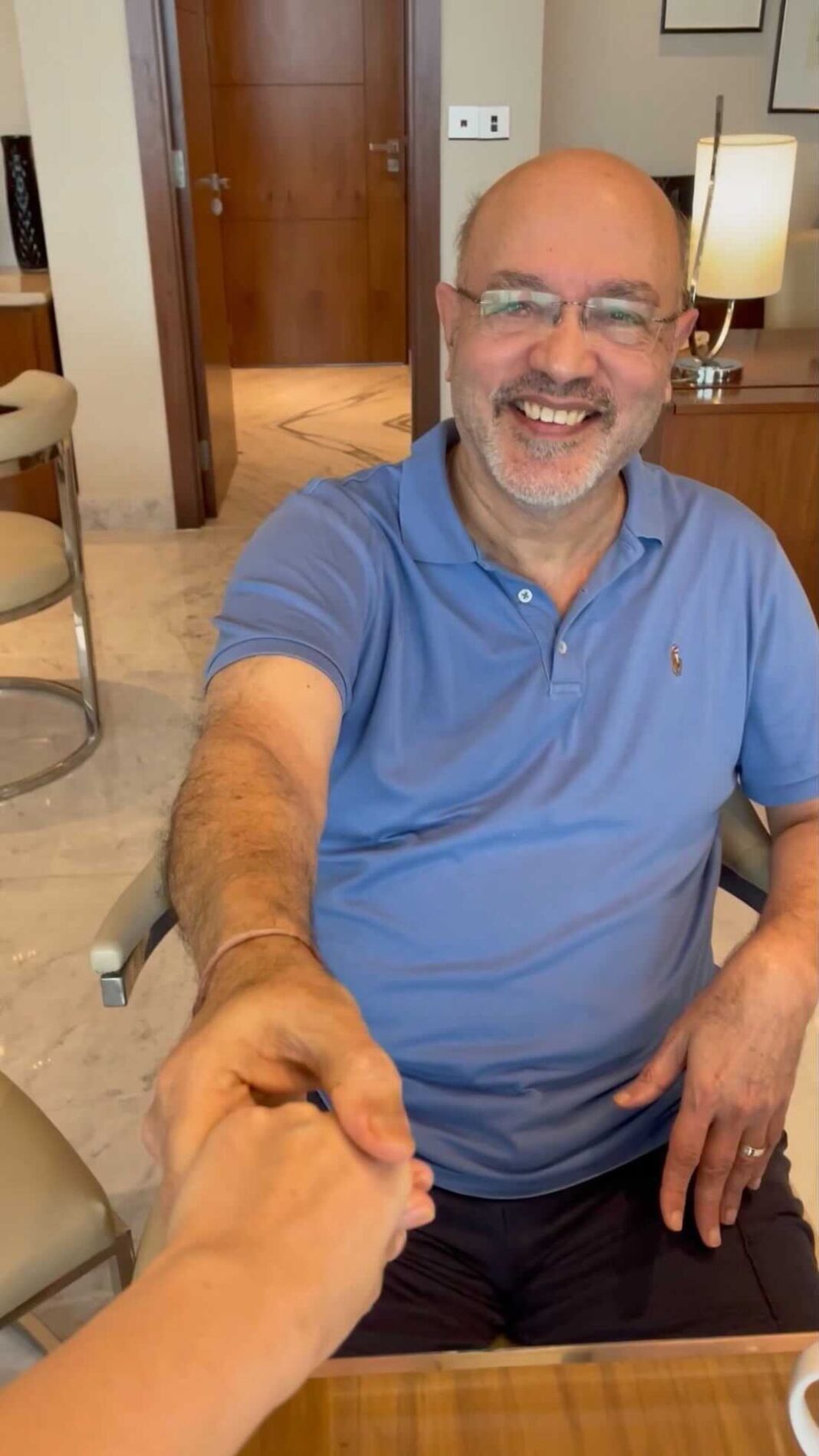 Tamannaah Instagram - Giving my hand to the man who has taught me how to walk! Wait for his reaction.... 😍 #MyFatherMyHero #HappyFathersDay #FatherDaughter #iwillalwaysloveyou
