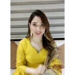 Tamannaah Instagram - புதிய ஆண்டு திகைப்பூட்டும் ஒன்றாக இருக்கும் என்று தெரிகிறது! D தமிழிலிருந்து இந்த அற்புதமான பரிசு பெட்டியைப் பெற்றேன், அவர்களின் புதிய லோகோவை வெளியீட நான் மிகவும் மகிழ்ச்சியடைகிறேன். உற்சாகத்துடனும் ஆர்வத்துடனும் புதிய வருடத்திற்குள் நுழைகையில் நம் அனைவருக்கும் என்ன இருக்கிறது என்பதைப் பார்க்கலாம்! ஏப்ரல் 17 முதல், சனி-ஞாயிறு, சுவை - 2 PM மற்றும் 8 PM அச்சம் என்பது மடமையடா - 12 PM மற்றும் 4 PM #dtamil #tamil #tamilculture #tamillove @dtamildigital