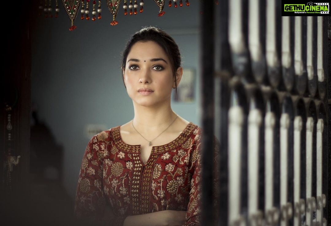 Tamannaah Instagram - Wrapped up shoot for November Story today! It’s been such an exciting project for me and I can’t wait for you guys to binge watch this nail biting series which releases soon on @disneyplushotstar Can’t thank my team enough for this incredibly memorable journey 🙏🙏🙏 @indhra_subramanian @vidhu.ig @nishkalulla