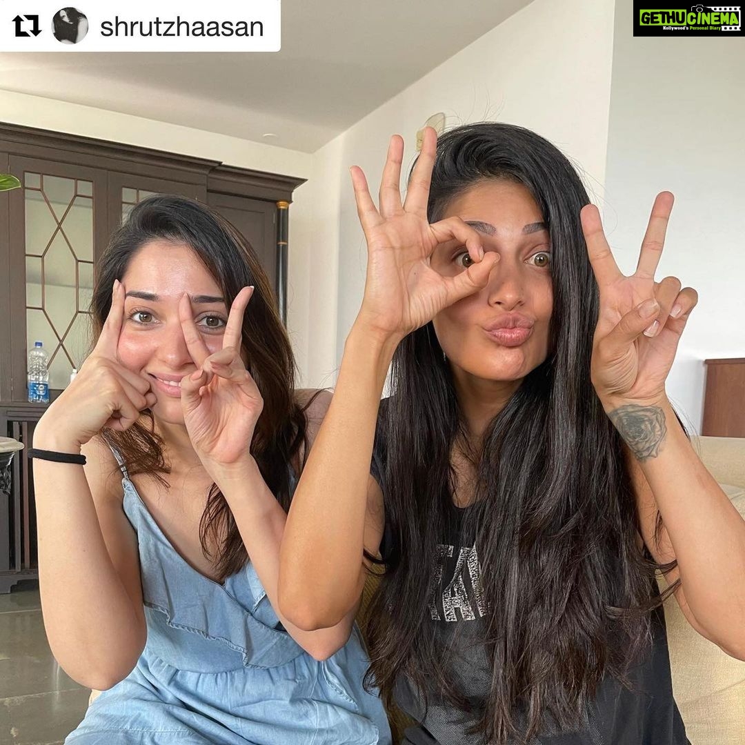 Tamannaah Instagram - #Repost @shrutzhaasan ・・・ Happy new year to you from 1202 🤣🤣🤣🤣 so happy to see my lovely tam tams on the first day of the new year !!! @tamannaahspeaks #wecantspellnumbers