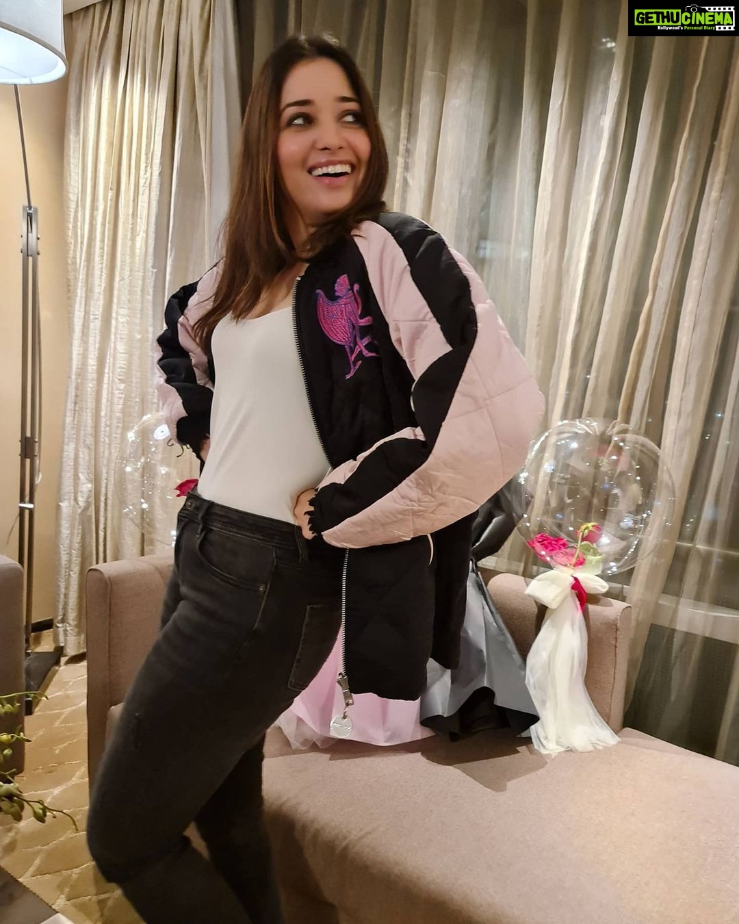Tamannaah Instagram - I clearly can't wait to open and use my birthday gifts ,thank u @pritilohia.2008 im so going to live in this jacket🥰🥰🥰 #winterready #decemberbaby #birthdayweekend #birthdaygifts The last picture Issa mood😝😝😝