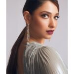 Tamannaah Instagram - It’s glow time ✨ Styled by @shaleenanathani Make up by @makeupbypompy Hair by @tinamukharjee Outfit by @gauriandnainika Earrings by @karishma.joolry Rings by @diosaparis Photo by @eshaangirri Location @novotelhyd and #lifesgoodatnovotelhyderabadconventioncentre #TooGlamToGiveADamn #shineon #glitterandglam