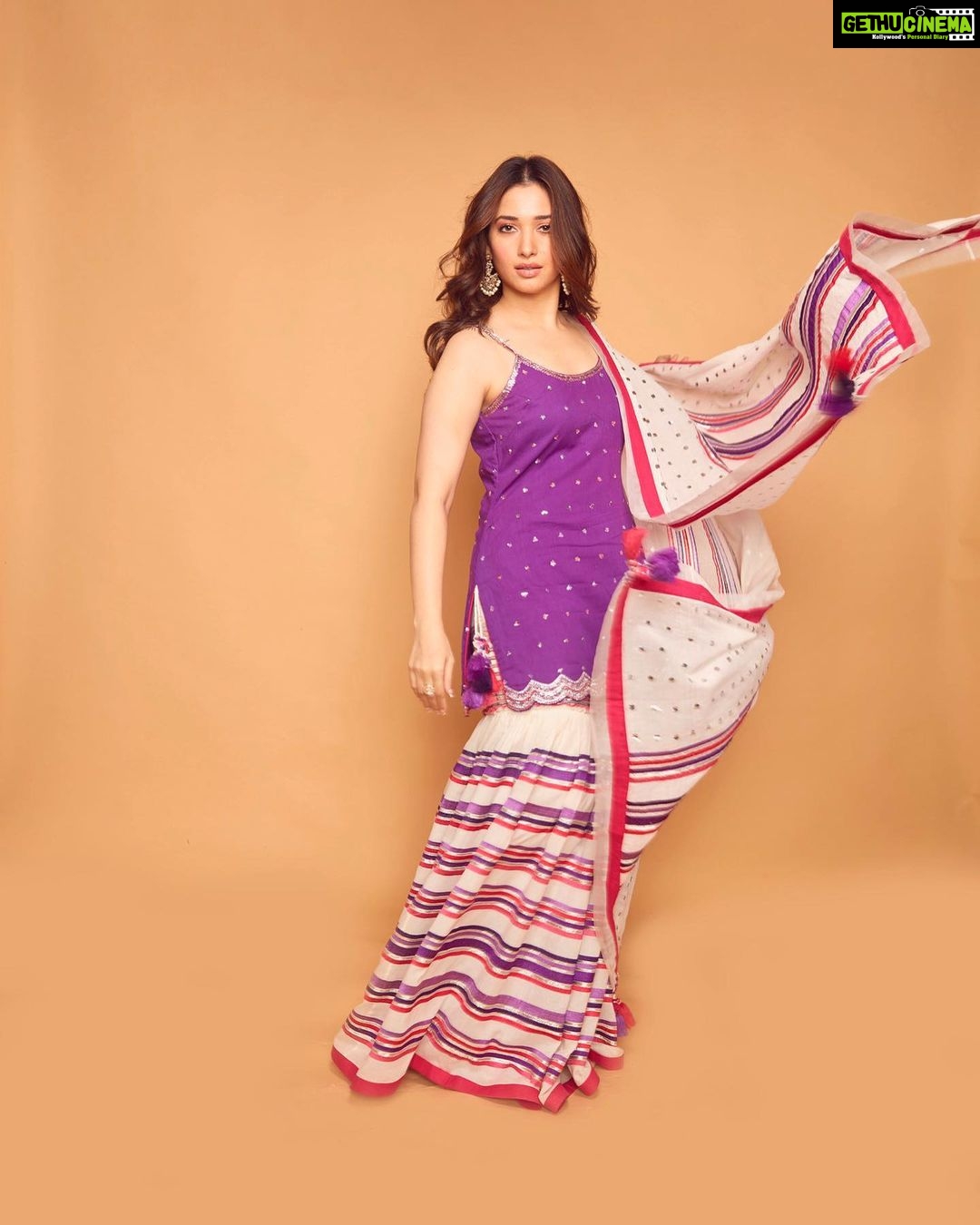 Tamannaah Instagram - Neo-phulkari celebrates the renaissance of an age old craft of *Phulkari* with a bohemian and modern spin; @sukritiandaakritiofficial’s festive collection celebrates the spirit of unconditional love across generations, translated through versatile, contemporary silhouettes. They embrace festive wear that is sustainable, vibrant and timeless! Catch the show live at 5 pm on @lakmefashionwk. #sukritiandaakriti #LFW2020 #LFW #SpotlightReady # #5daysoffashion @billymanik81 - makeup @tinamukharjee -hair @tejasnerurkarr 📸