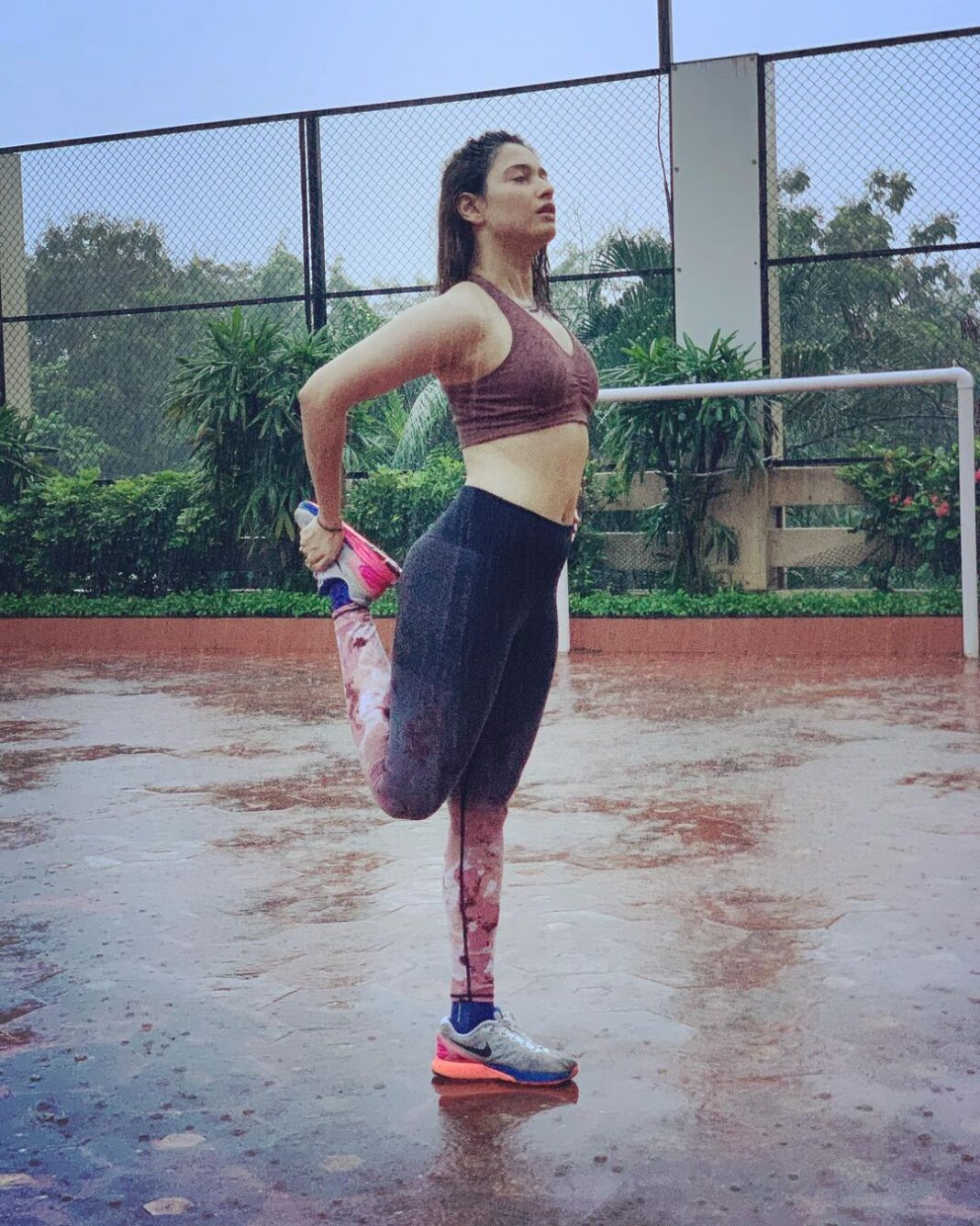 Tamannaah Instagram - Exercise, therapy and a shower....all at the same time! #MumbaiMonsoons you make my workouts blissful 🏋️‍♀️🌧 #RainsMakeEverythingBetter #WorkoutEveryDamnDay