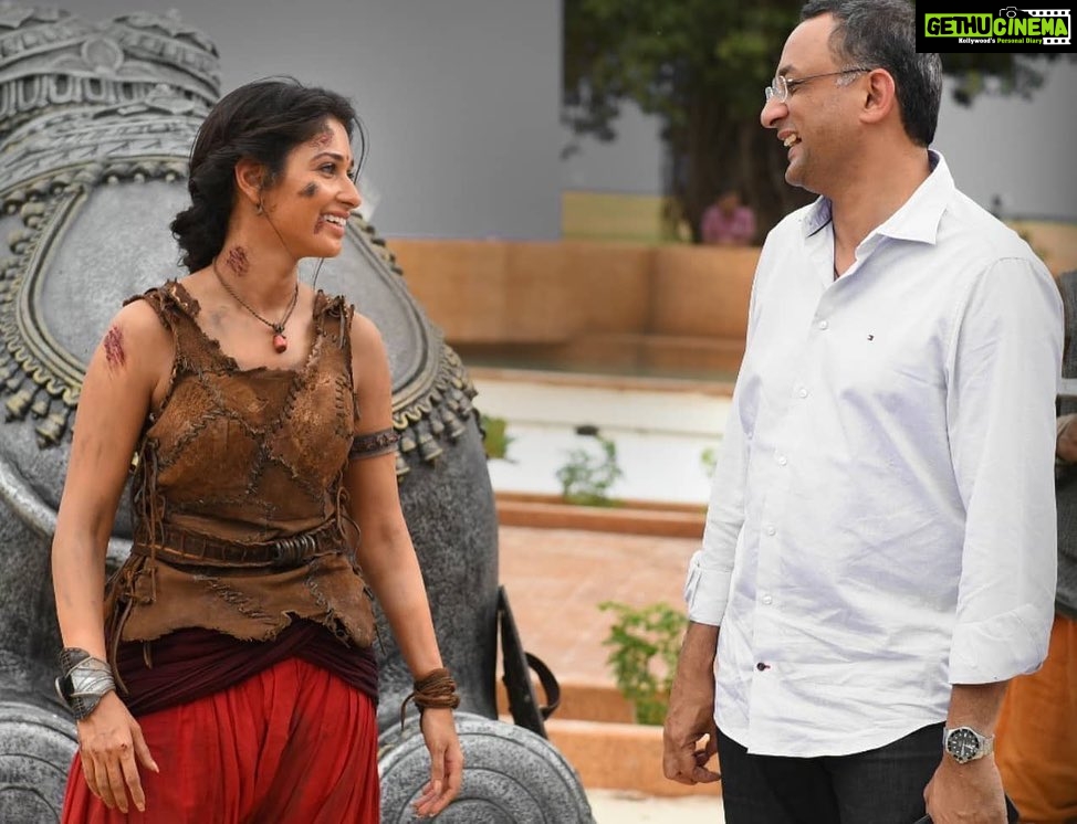 Tamannaah Instagram - Can’t imagine we are already celebrating 3 glorious years of the magnificent and opulent #Baahubali2 ❤️ Still remember my first day on the sets when my dream of being directed by @ssrajamouli sir came true. 🤩 A big big THANK YOU to the entire team of Baahubali who worked like a big happy family and our audiences for loving the movie and pouring in unconditional love every single day.🔥❤️ #3YrsForMightyBaahubali2 @actorprabhas @ranadaggubati @sweetysherai @shobuy_ @anushkashettyofficial @baahubalimovie
