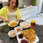Tamannaah Instagram - Day 10/21 Today I decided to whip up some healthy and hearty breakfast with fruits, nuts and @dabur.honey I am trying to #StayFitFromHome but also keeping myself happy with yummy and healthy indulgences like this one! 🥞 #21DaysWithTammy #TammyCanCook #GlutenFreePancakes #FrenchToast