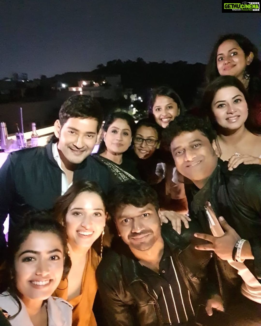 Tamannaah Instagram - You guys are such warm hosts ❤️❤️❤️ , had such a wonderful evening 🥳🥳🥳 @urstrulymahesh @namratashirodkar All the best to team #sarileruneekevvaru @anilravipudi @rashmika_mandanna @thisisdsp @urstrulymahesh @namratashirodkar #vijayashantigaru #sangeeta Hyderabad - Telagana