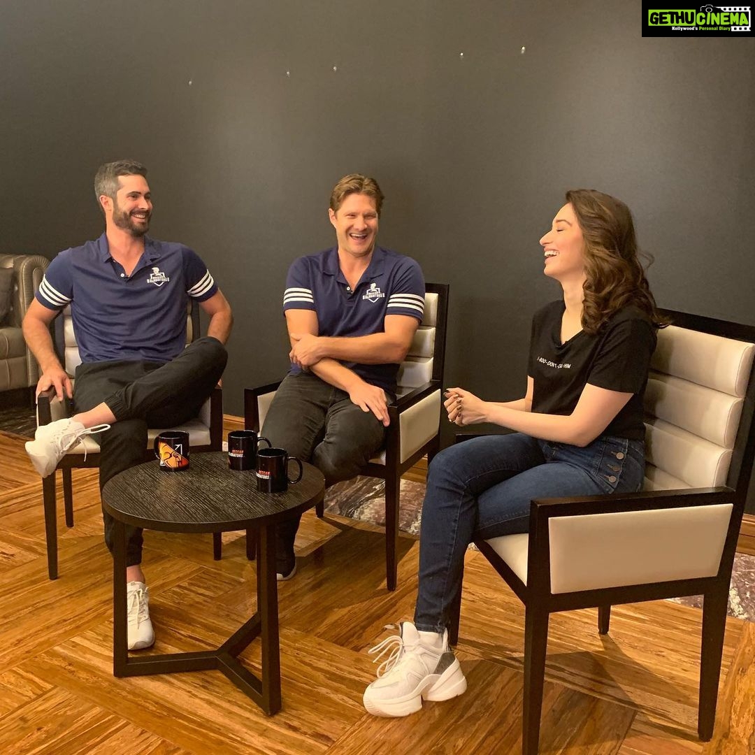 Tamannaah Instagram - All rounders in cricket and in everything else , so enriching to meet such accomplished individuals and chatting with them only enlightens me on how powerful passion for what you do can be , more power to the both of you @srwatson33 @cuttsy_31 @deccangladiators #abudhabit10 Abu Dhabi, United Arab Emirates
