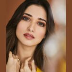 Tamannaah Instagram – Makeup @divyachablani15
Hair @tinamukharjee
📸 @kadamajay