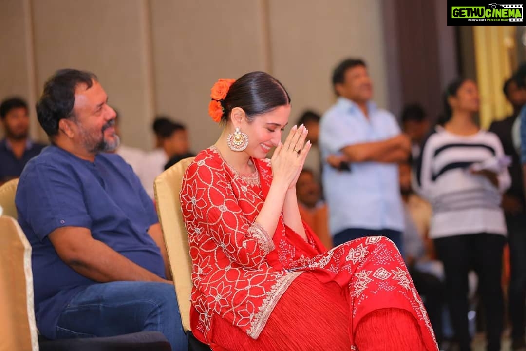 Tamannaah Instagram - Thank you for all the love you guys are showering for #OSyeRaa song 💞💞