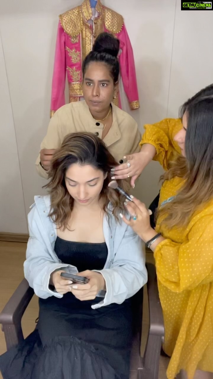 Tamannaah Instagram - Netflix making sure your year-end is special and how! 🥰 @netflix_in has launched its #HappyNewPrices! Now you can watch Netflix on any device at ₹199 and on your mobile for ₹149! #collaboration