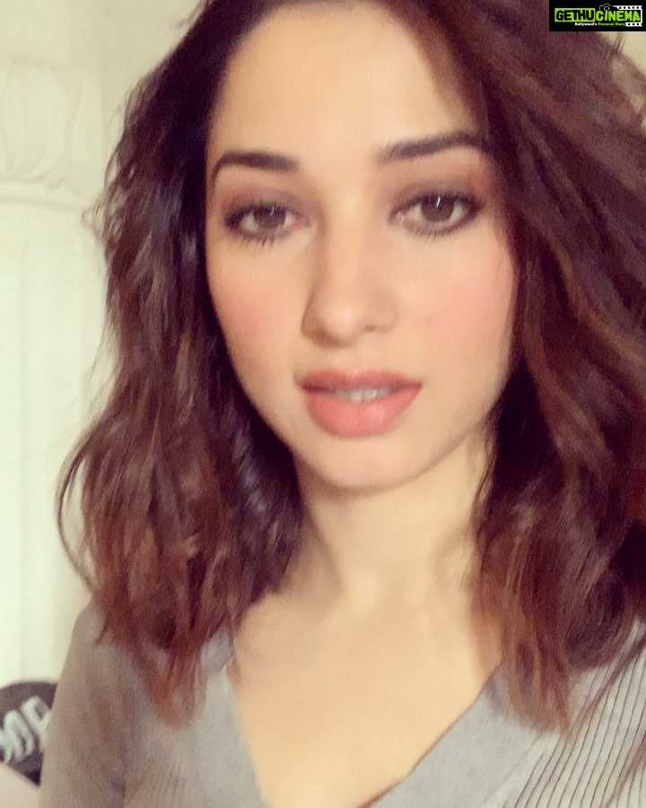 Tamannaah Instagram - @rashichowdhary makes me eat my carbs but only the good ones 😎 #noprocessed bread just real natural food!