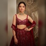 Tamannaah Instagram - For Akash and Shloka’s wedding 🥰 Wearing: @tamannapunjabikapoor Jewellery by: @sunita_shekhawat_jaipur @anmoljewellers Styled by: @sanjanabatra Hair by: @tinamukharjee Make up: @nikki_rajani Photographer: @mohitbhatia91
