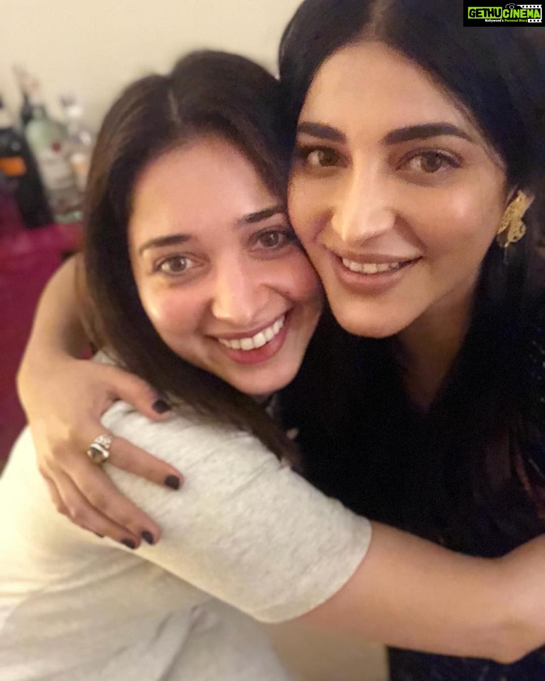 Tamannaah Instagram - Happy birthday my cutie @shrutzhaasan ❤️❤️❤️