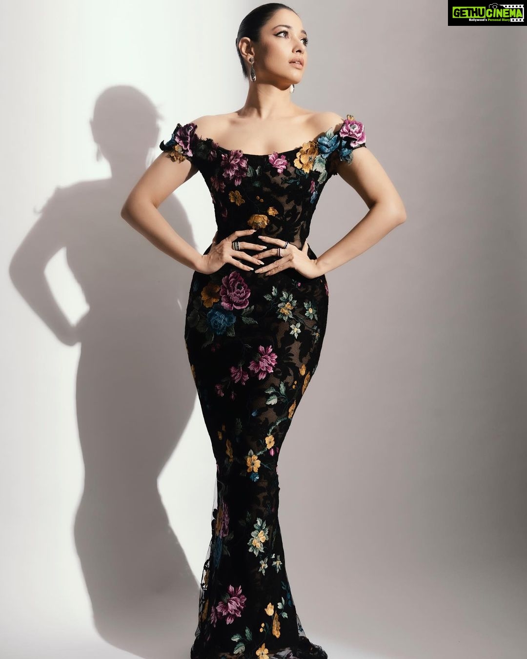 Tamannaah Instagram - Feeling floral ๐น Outfit by @marchesafashion Jewellery @minerali_store @mozaati Styled by @sukritigrover Assisted by @vasudhaguptaa @vanigupta.23 Hair and make up by @makeupbypompy Photographer @raj_nagada #Fashion #outfitoftheday #keepitclassy
