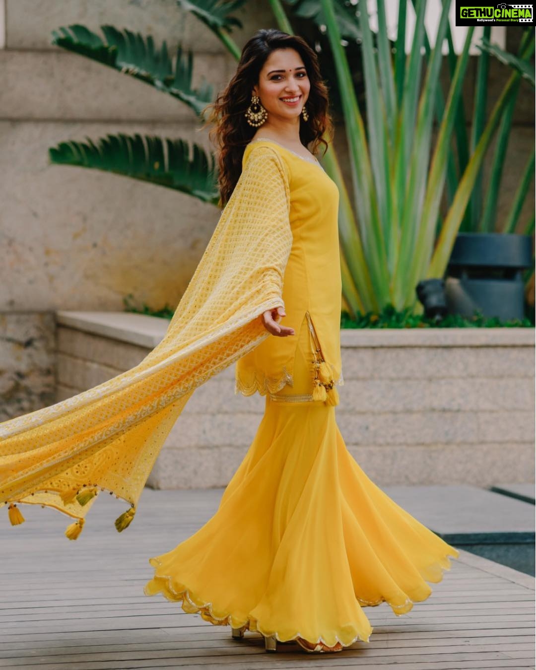 Tamannaah Instagram - Wearing @sukritiandaakritiofficial Styled by @sanjanabatra Assisted by @akanksha_kapur @shikha_14 Hair @tinamukharjee Makeup @chaks_makeup Photo credit @vivekgnanasekaran_photography Jewellery @amrapalijewels Hyderabad