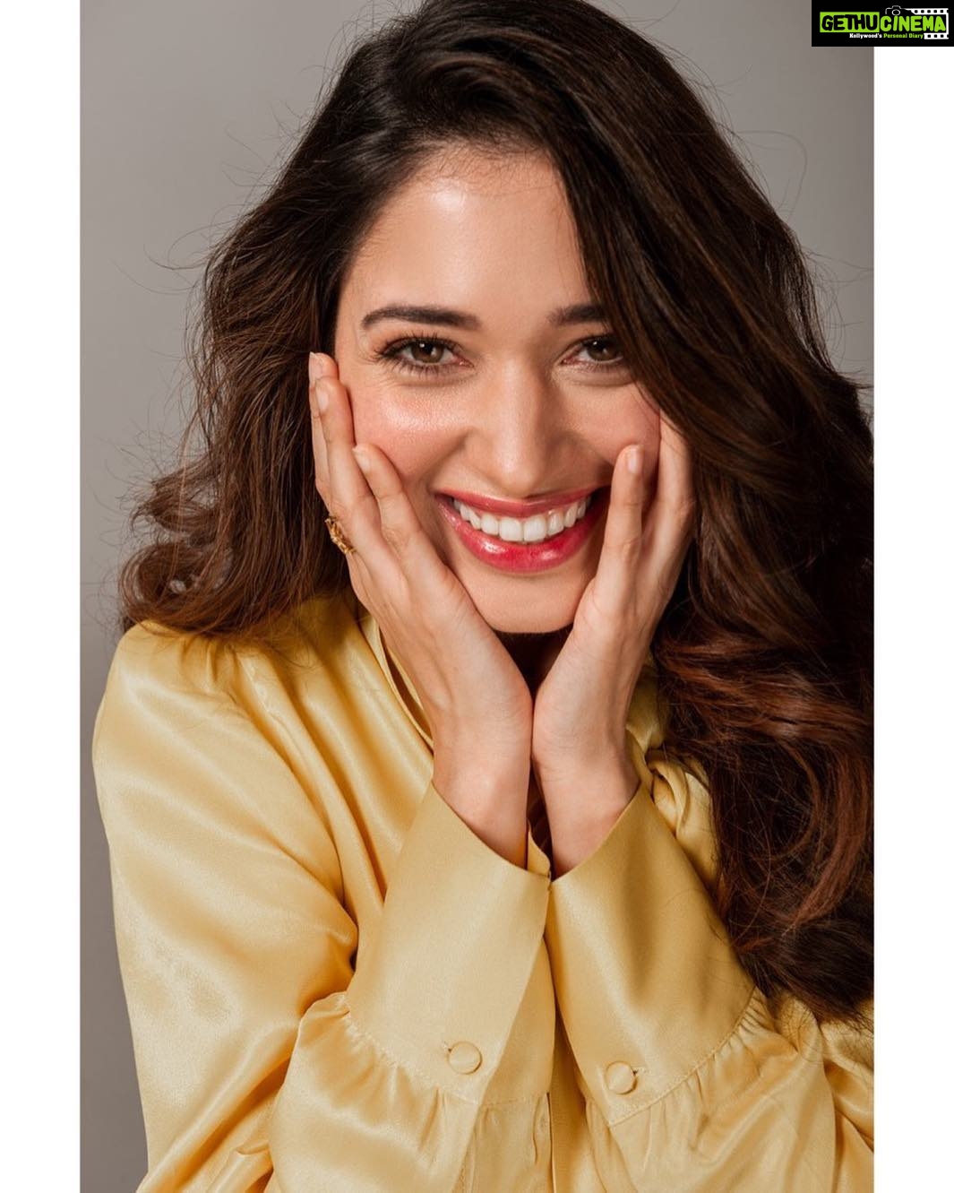 Tamannaah Instagram - Life is short. Smile while you still have teeth 🤓🤓🤓🤓 #funandfrustration #promotions #telugucinema #f2onjan12th #sankranthi2019 @chaks_makeup @tinamukharjee @eshaangirri Hyderabad