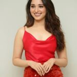 Tamannaah Instagram - Running the marathon in style ❤️ @nextentithefilm Look for the eve styled by @sanjanabatra Makeup @billymanik81 Hair @hairstylish_noori