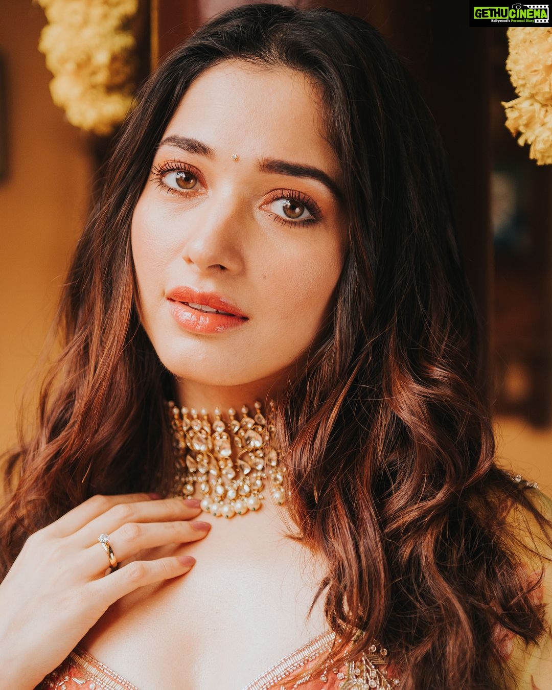 Tamannaah Instagram - 🎀🎀🎀 Styled by @archamehta Makeup @makeupbyaparnah Hair @tinamukharjee Photo credit @eshaangirri Hyderabad