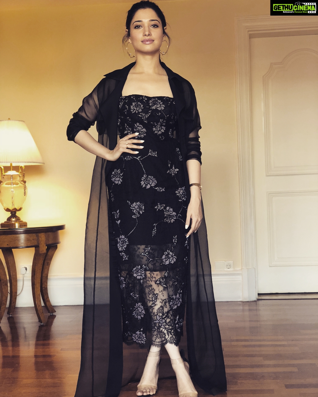 Tamannaah Instagram - In Bengaluru for the opening of the @leverayush therapy store Wearing @shehlaakhan Styled by @sanjanabatra Hair @tinamukharjee Makeup @makeupbyaparnah Photo credits @pandu815152 @pritilohia.2008 Bangalore, India
