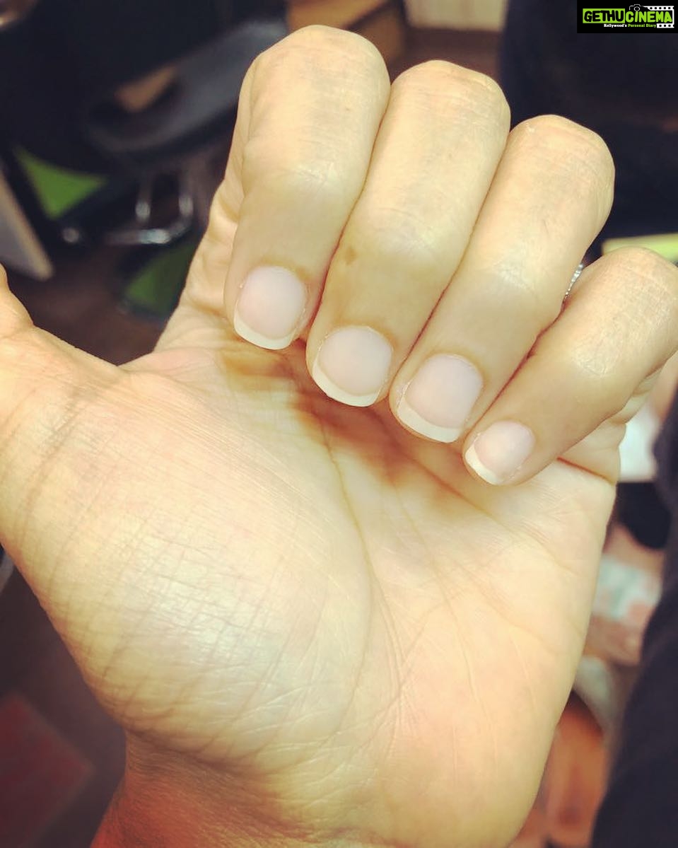 Tamannaah Instagram - My dear Ricey @raisatolia this picture just made my day!!!! I still remember filing your nails when we were in school and how I took immense pride in the fact that I filed your nails the best 🤪 It’s so amazing to have a bond where such simple things remind you of our friendship and I’m so glad you sent me this photo,thank u for making me feel all mushy today !!!! Love you ❤️😘🤗