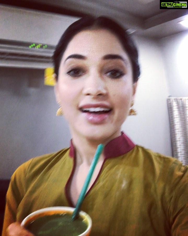 Tamannaah Instagram - Thank you @rashichowdhary for this delicious morning smoothie!